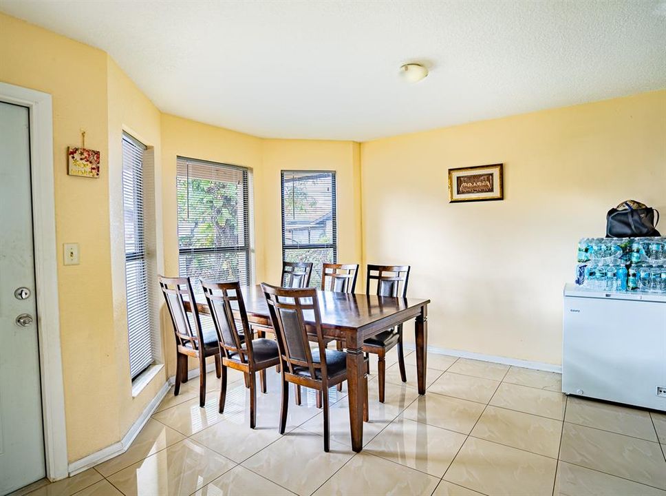 For Sale: $550,000 (5 beds, 2 baths, 2594 Square Feet)