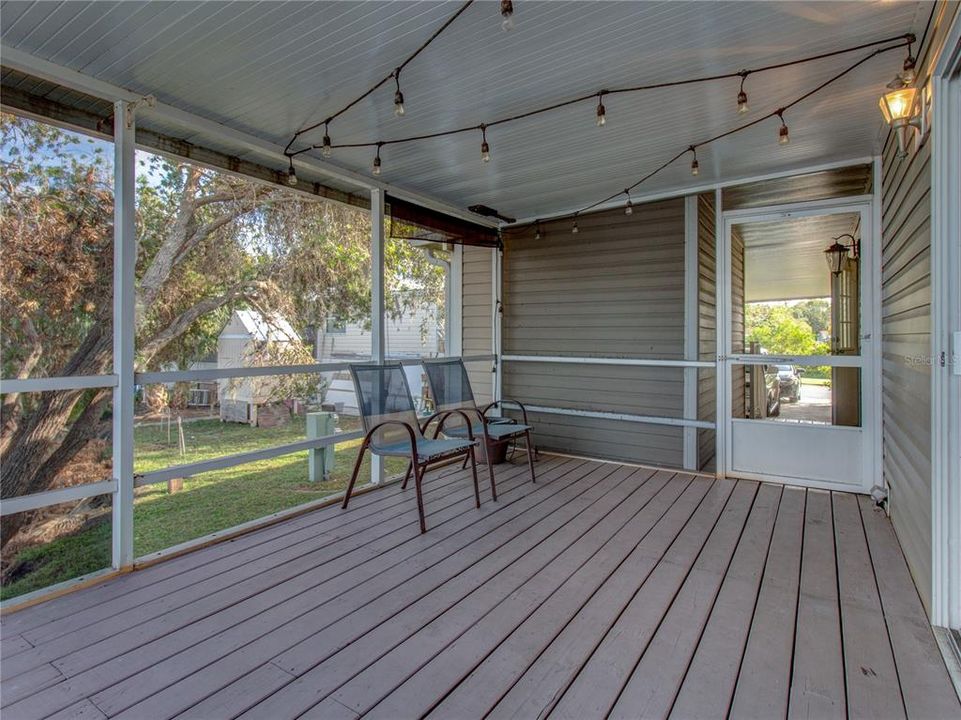 Larger Waterfront Screened in Lanai