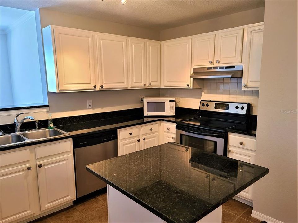 For Rent: $2,795 (2 beds, 2 baths, 1073 Square Feet)