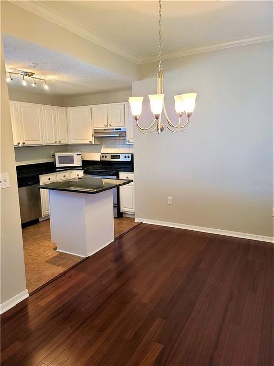 For Rent: $2,795 (2 beds, 2 baths, 1073 Square Feet)