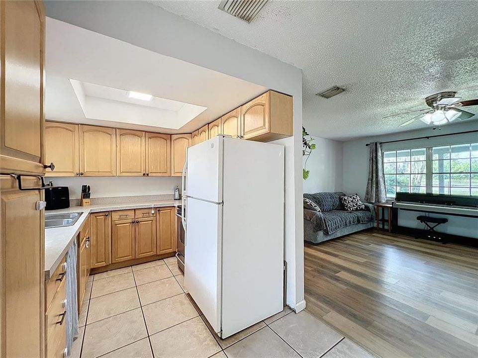 For Sale: $364,900 (3 beds, 2 baths, 1296 Square Feet)