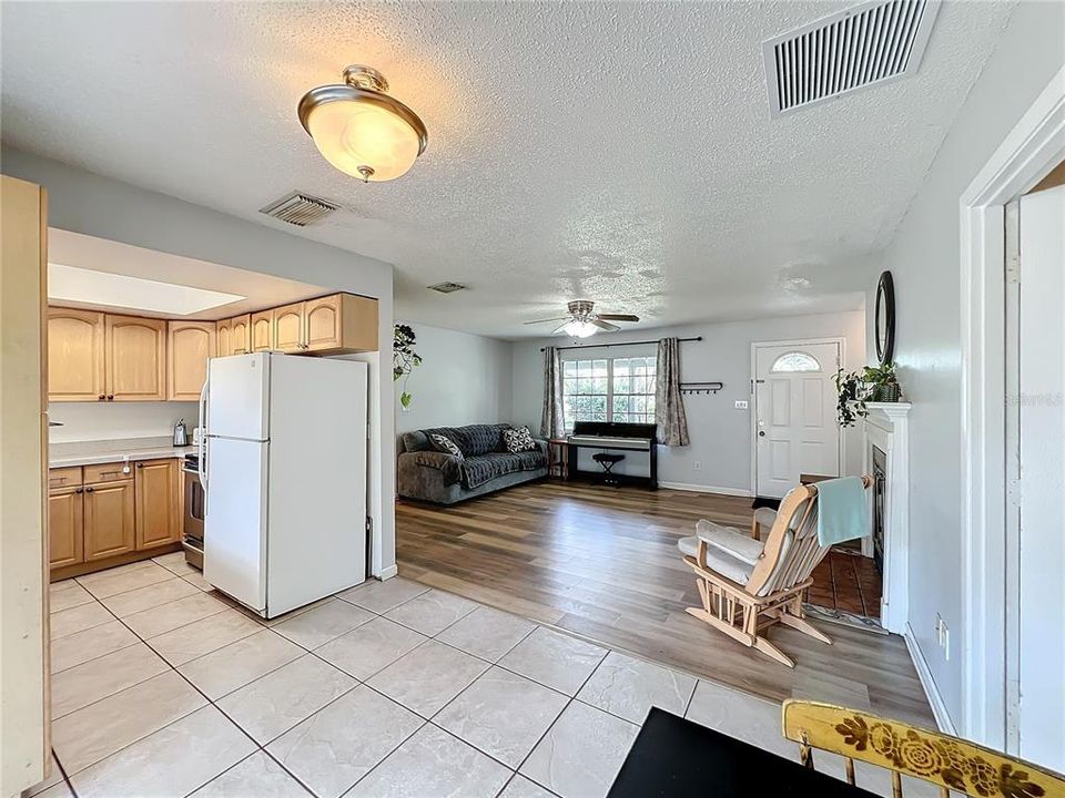 For Sale: $364,900 (3 beds, 2 baths, 1296 Square Feet)