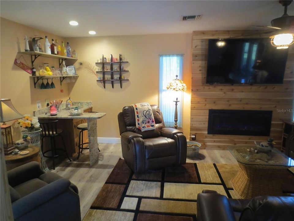 For Sale: $419,900 (4 beds, 2 baths, 2178 Square Feet)