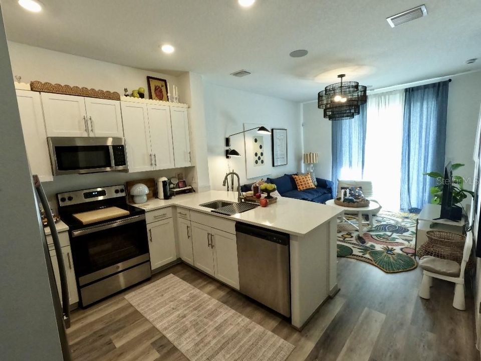 For Sale: $255,000 (2 beds, 2 baths, 1216 Square Feet)