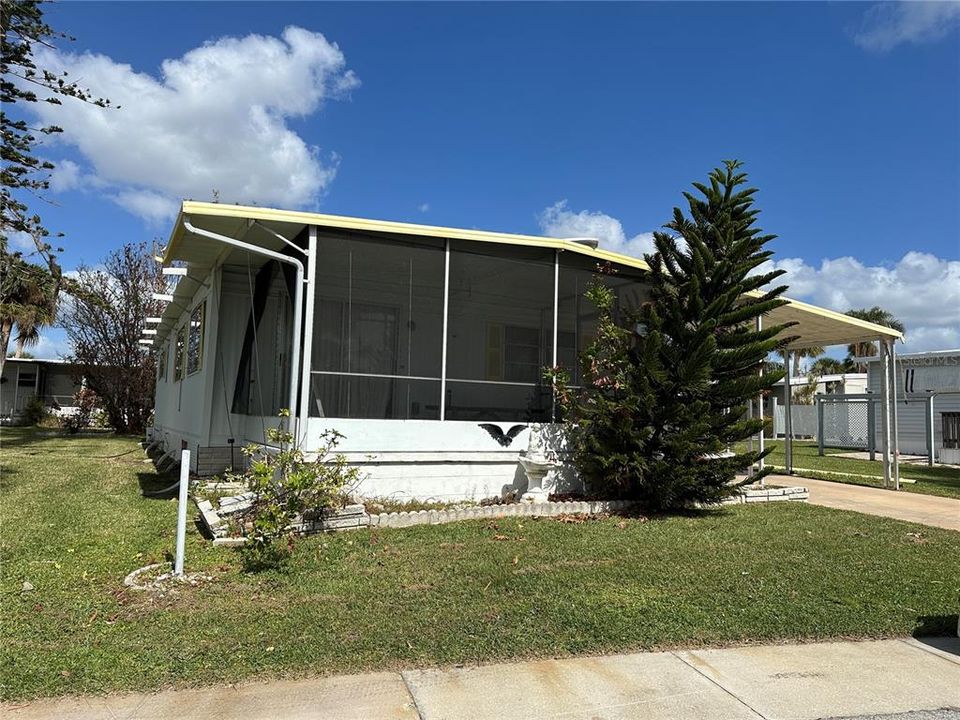 For Sale: $95,000 (2 beds, 2 baths, 1007 Square Feet)