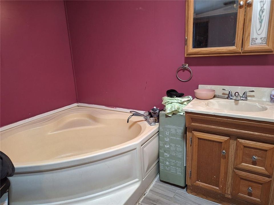 GARDEN TUB IN PRIMARY SUITE