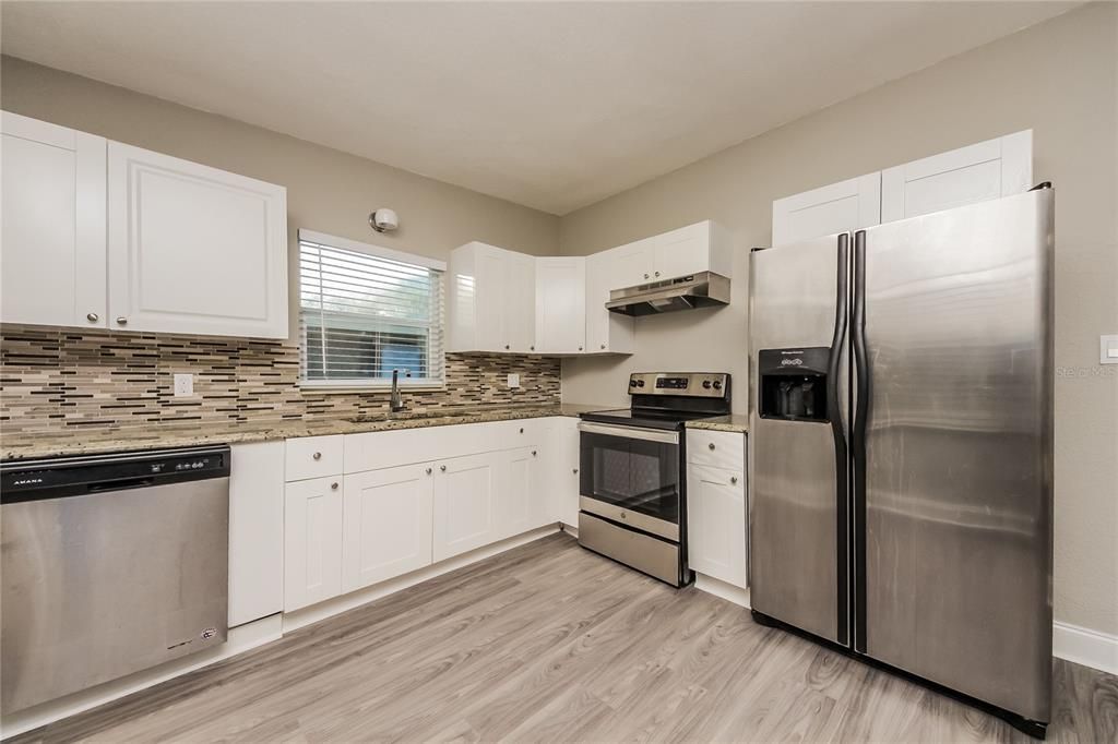 For Rent: $1,905 (3 beds, 2 baths, 1281 Square Feet)