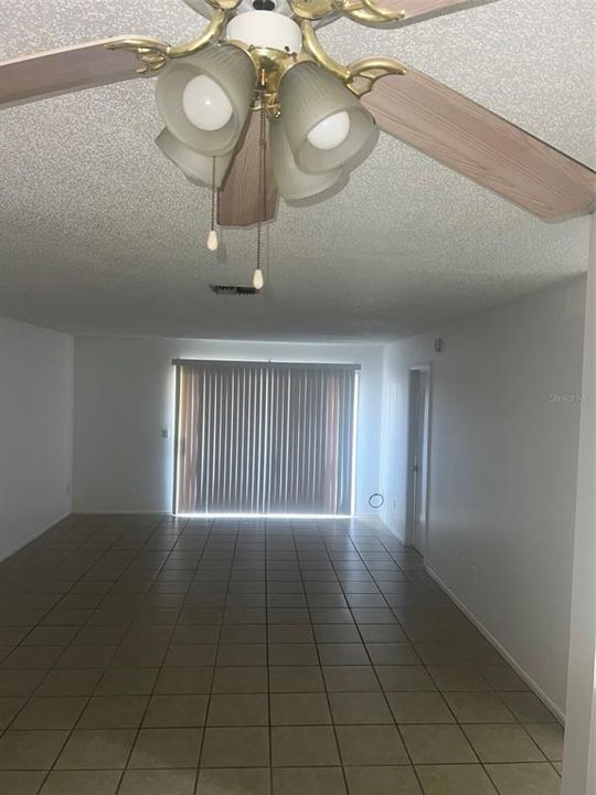 For Rent: $1,300 (1 beds, 1 baths, 766 Square Feet)