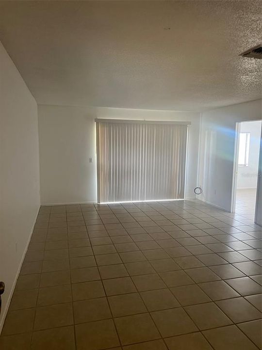 For Rent: $1,300 (1 beds, 1 baths, 766 Square Feet)