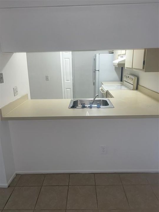 For Rent: $1,300 (1 beds, 1 baths, 766 Square Feet)