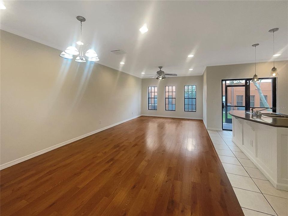 For Sale: $245,000 (2 beds, 2 baths, 1298 Square Feet)