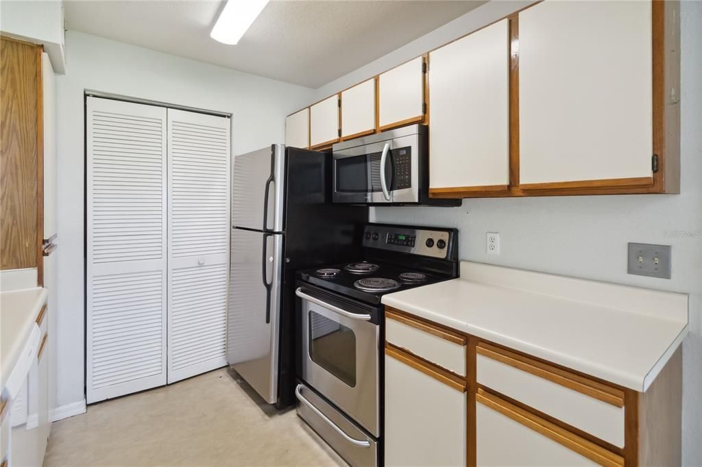 For Rent: $1,650 (2 beds, 2 baths, 934 Square Feet)