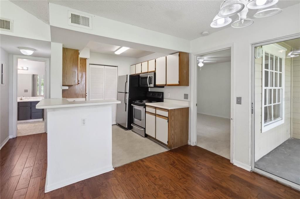 For Rent: $1,650 (2 beds, 2 baths, 934 Square Feet)