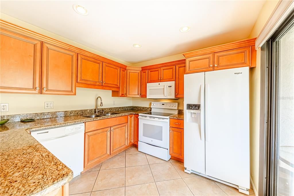 For Sale: $309,000 (2 beds, 2 baths, 1031 Square Feet)