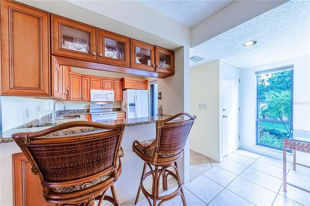 For Sale: $309,000 (2 beds, 2 baths, 1031 Square Feet)