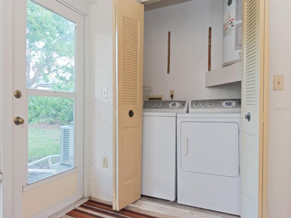 The washer and dryer in a laundry closet off the lanai