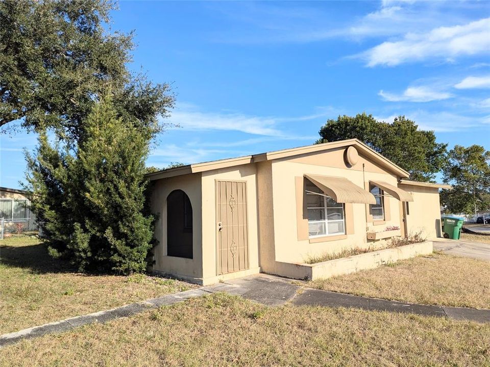 For Sale: $213,800 (3 beds, 2 baths, 1131 Square Feet)