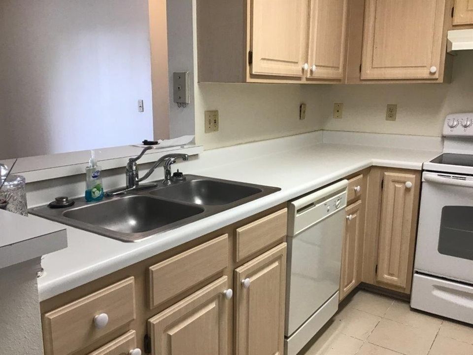 For Rent: $1,617 (2 beds, 1 baths, 871 Square Feet)