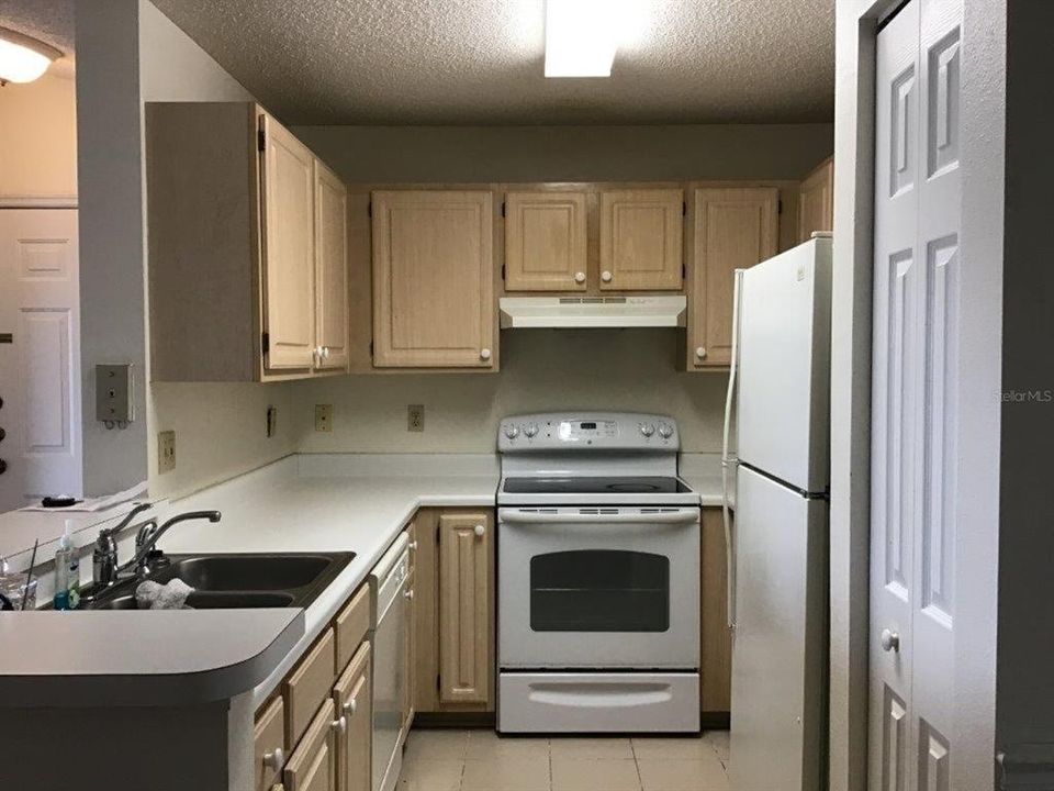 For Rent: $1,617 (2 beds, 1 baths, 871 Square Feet)