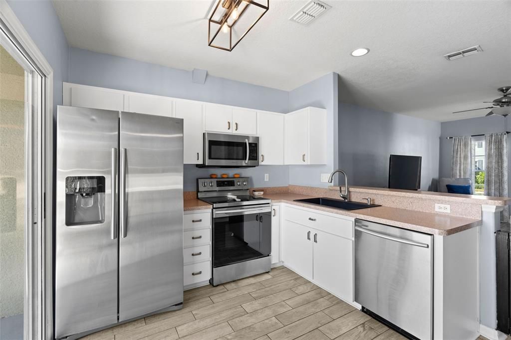 Active With Contract: $315,000 (3 beds, 2 baths, 1280 Square Feet)