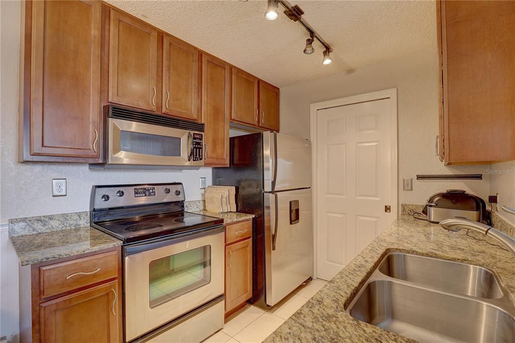 For Sale: $195,000 (2 beds, 2 baths, 1015 Square Feet)