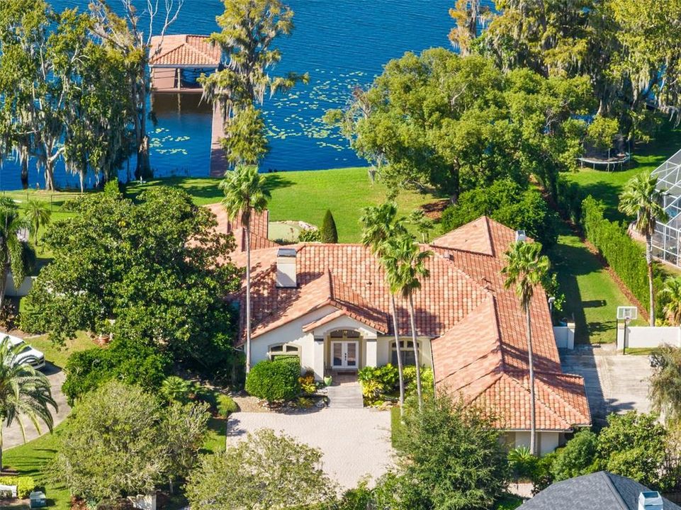 Welcome to this exquisite lakefront pool home in the covetted Tuscawilla area of Winter Springs.