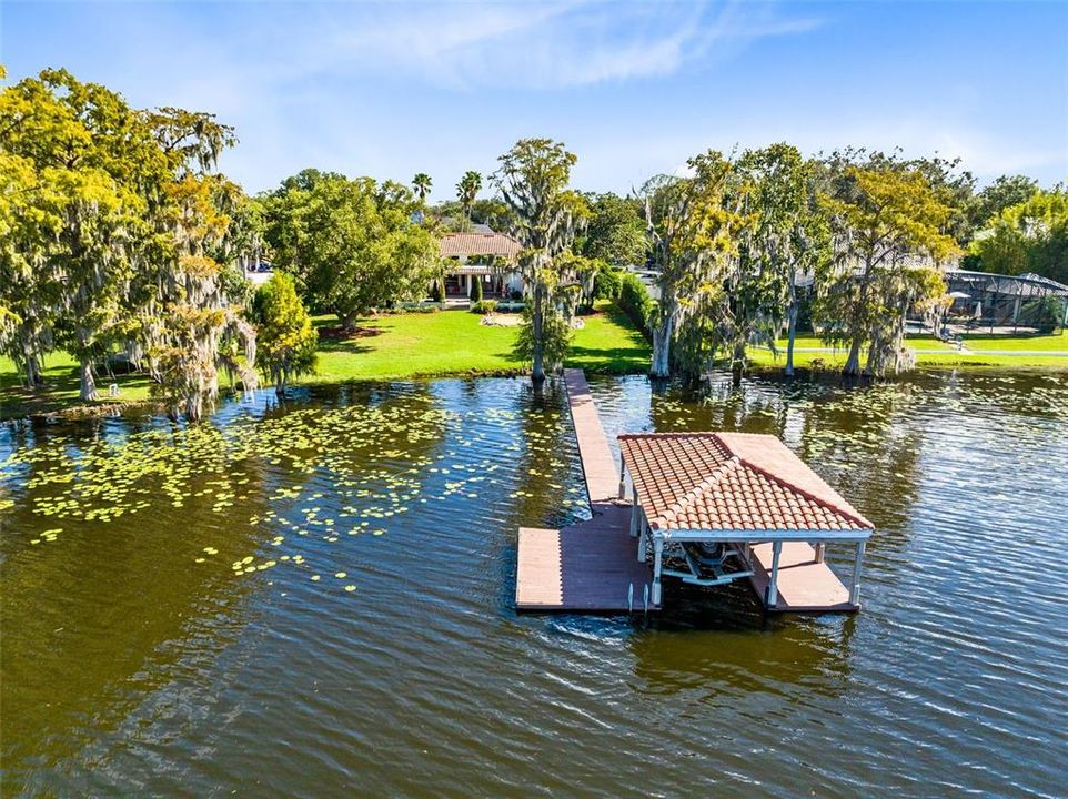 Jump in your boat for a sunset cruise or jsut around the lake!