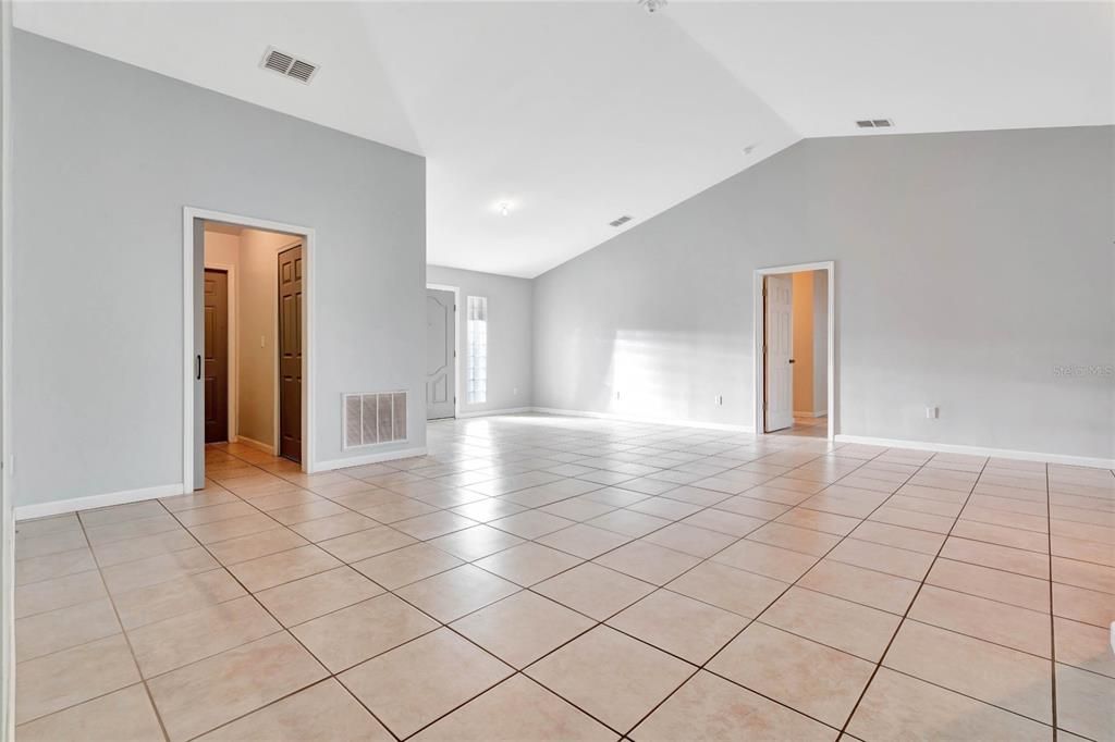 For Sale: $335,000 (3 beds, 2 baths, 1979 Square Feet)