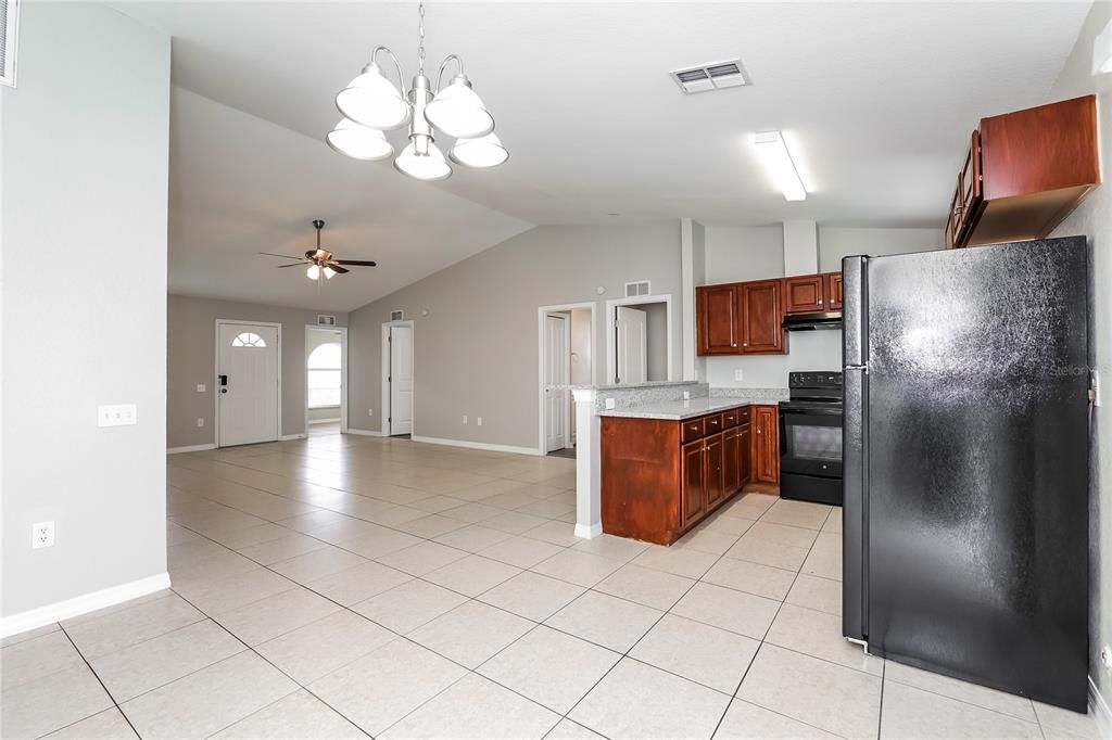 For Rent: $2,150 (4 beds, 2 baths, 1398 Square Feet)