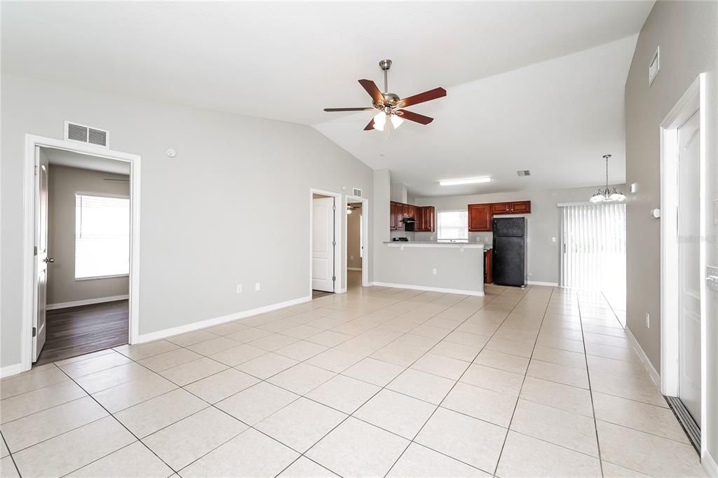 For Rent: $2,150 (4 beds, 2 baths, 1398 Square Feet)