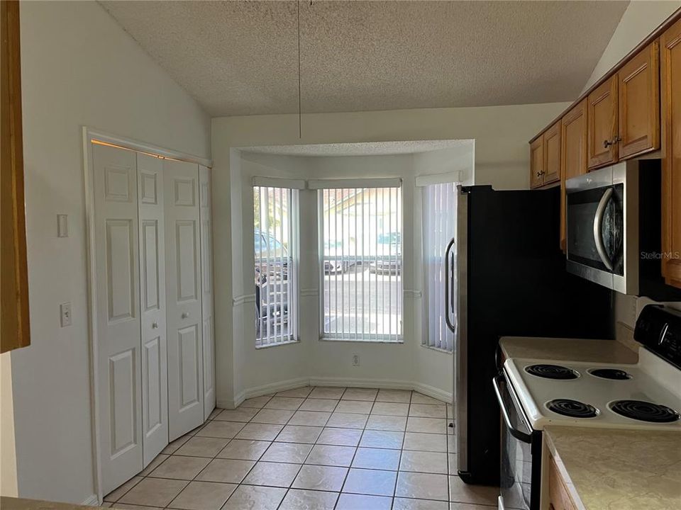 For Rent: $1,800 (3 beds, 2 baths, 1154 Square Feet)