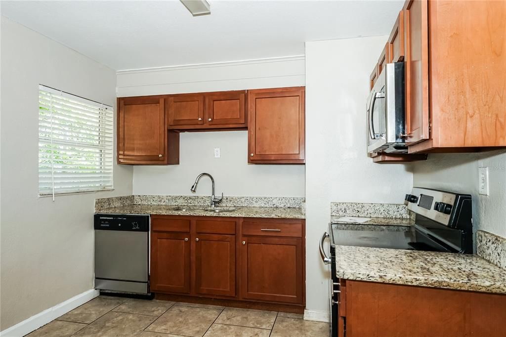 For Rent: $1,795 (4 beds, 2 baths, 752 Square Feet)