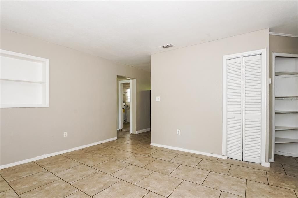 For Rent: $1,795 (4 beds, 2 baths, 752 Square Feet)