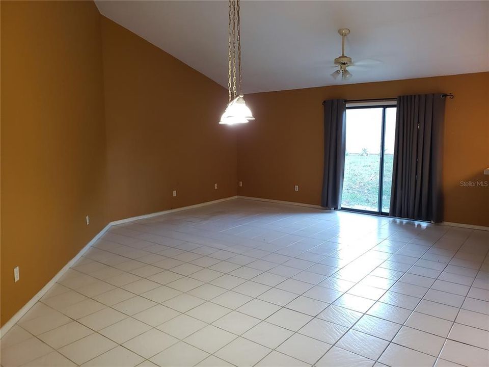 great room looking to back yard