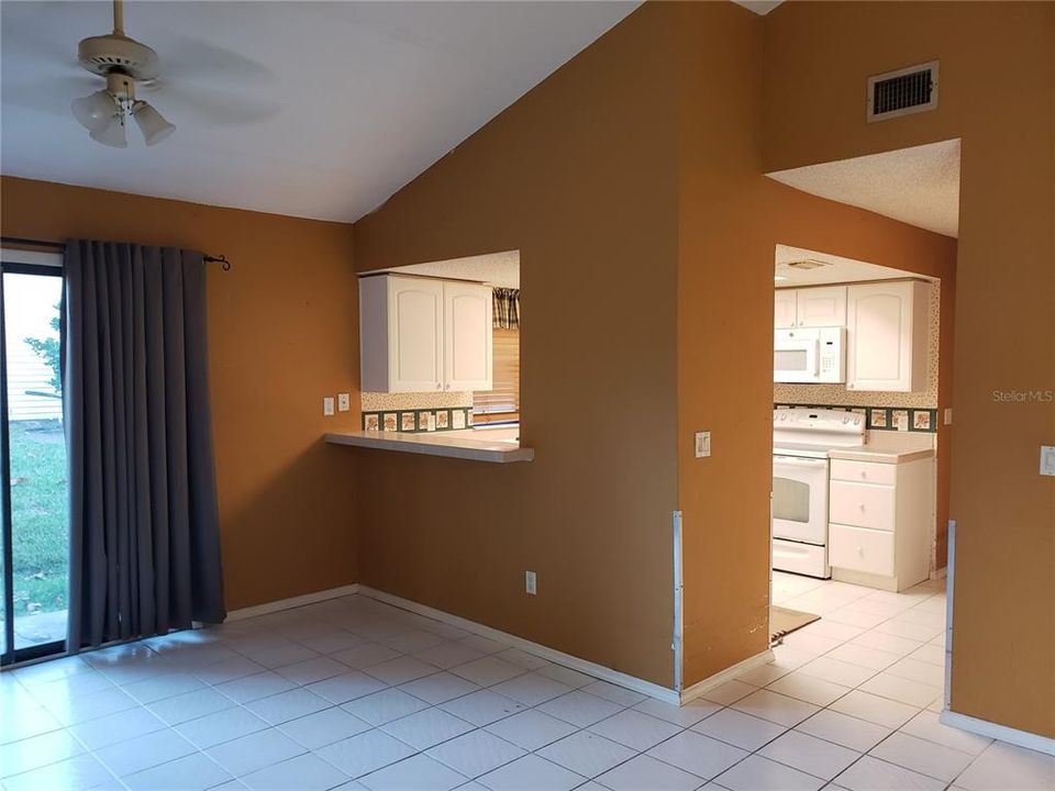 Active With Contract: $165,000 (2 beds, 2 baths, 1053 Square Feet)