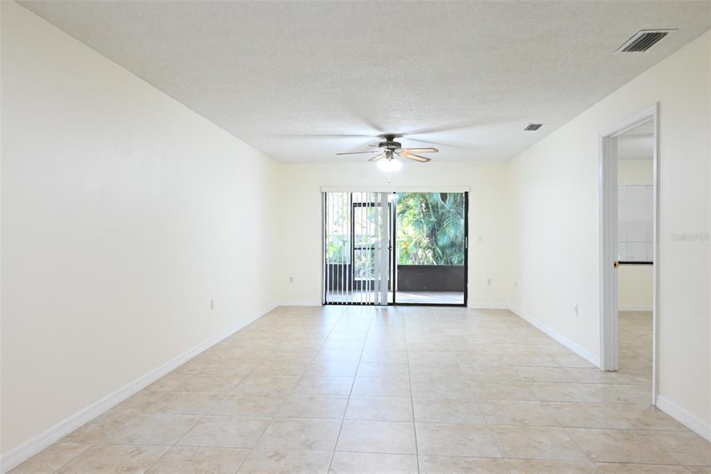 For Sale: $229,000 (2 beds, 2 baths, 1084 Square Feet)