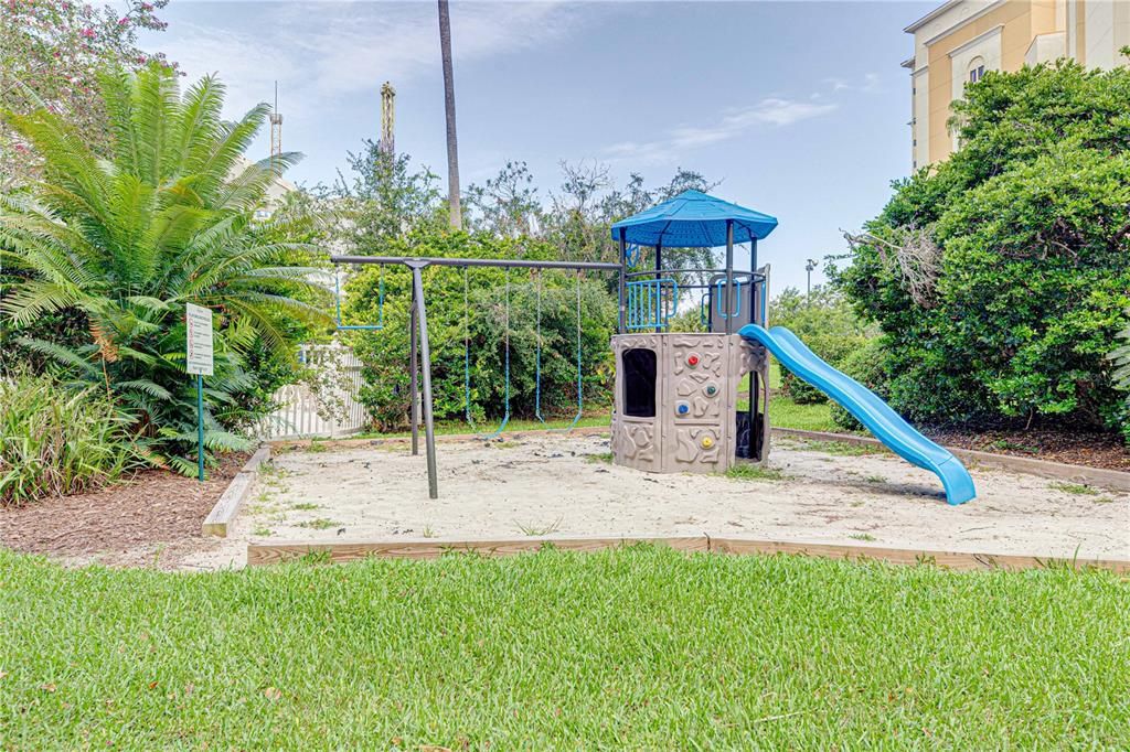 En Venta: $255,900 (2 camas, 2 baños, 578 Pies cuadrados)