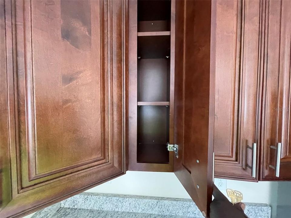 En Venta: $945,000 (9 camas, 6 baños, 3103 Pies cuadrados)