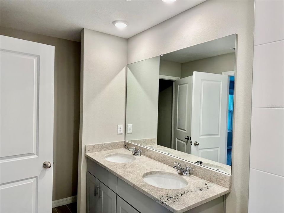 Active With Contract: $2,250 (3 beds, 2 baths, 1539 Square Feet)