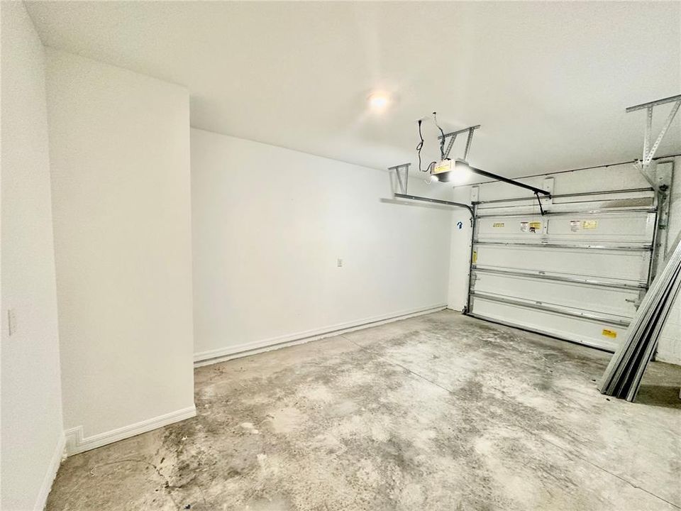 Active With Contract: $2,250 (3 beds, 2 baths, 1539 Square Feet)