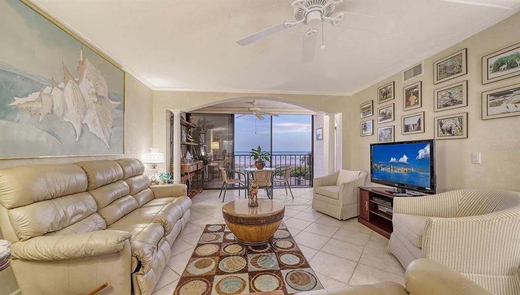 For Sale: $1,195,000 (2 beds, 2 baths, 1464 Square Feet)