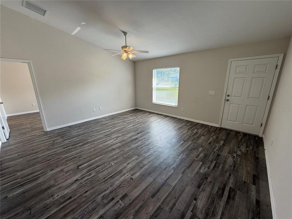 For Rent: $2,100 (4 beds, 2 baths, 1612 Square Feet)