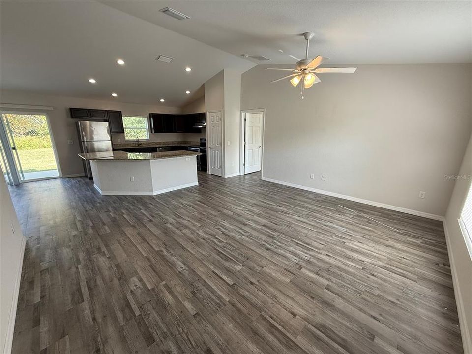 For Rent: $2,100 (4 beds, 2 baths, 1612 Square Feet)