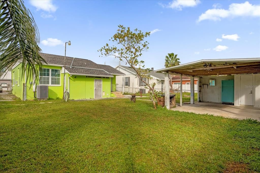 For Sale: $355,000 (2 beds, 1 baths, 808 Square Feet)