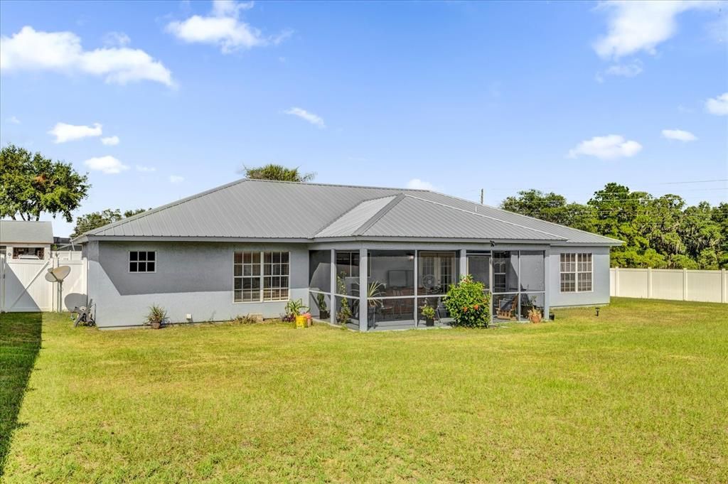 For Sale: $299,300 (3 beds, 2 baths, 1396 Square Feet)