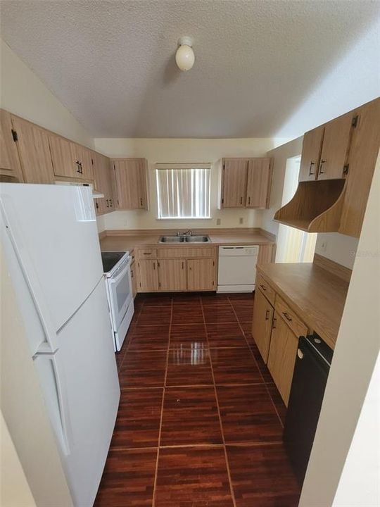 For Rent: $2,200 (3 beds, 2 baths, 1180 Square Feet)