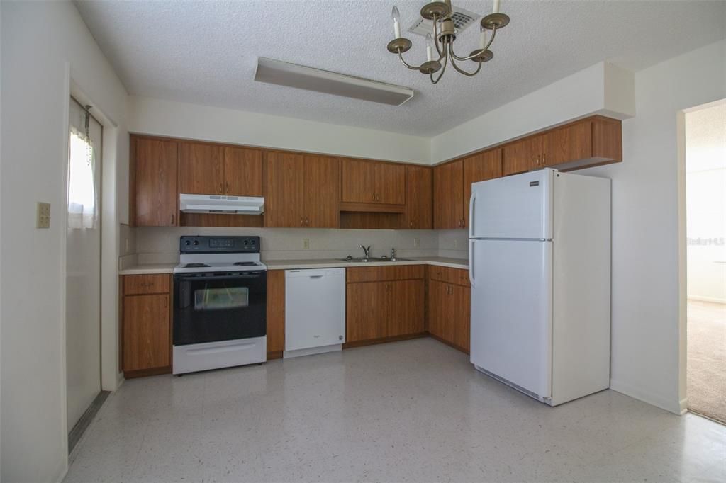 For Rent: $1,450 (2 beds, 1 baths, 865 Square Feet)