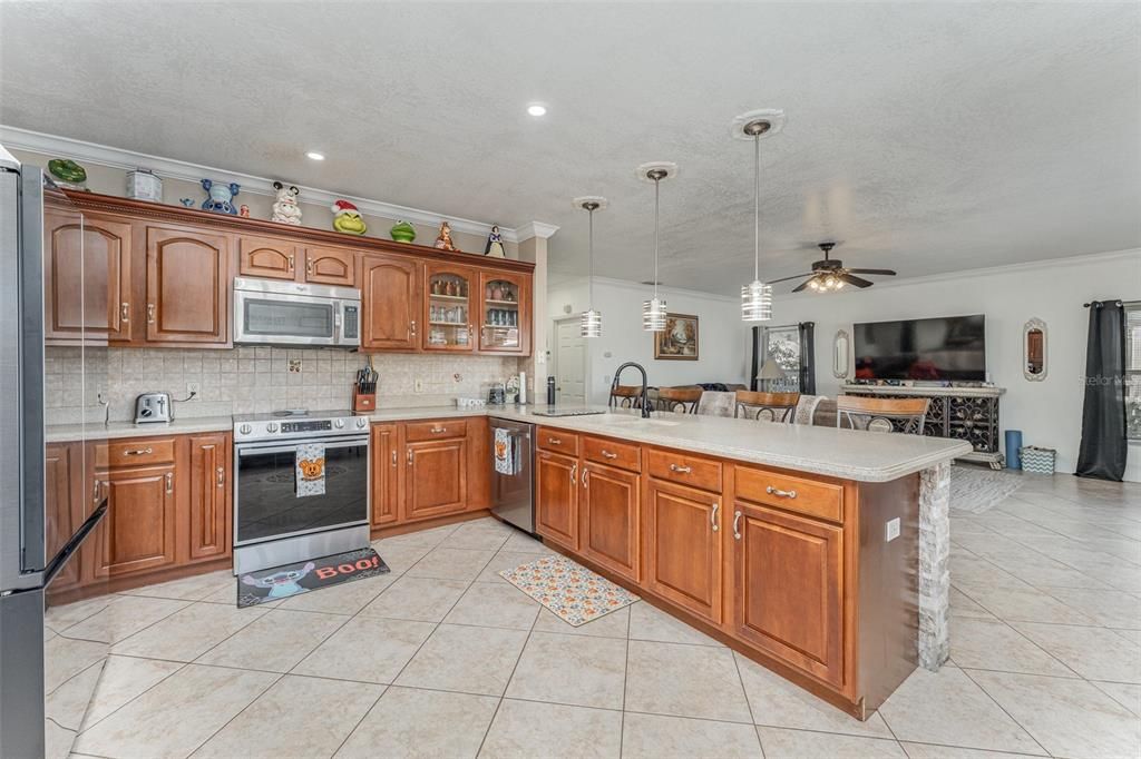 For Sale: $470,000 (5 beds, 2 baths, 2847 Square Feet)