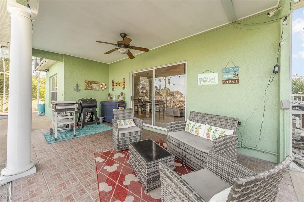 For Sale: $470,000 (5 beds, 2 baths, 2847 Square Feet)