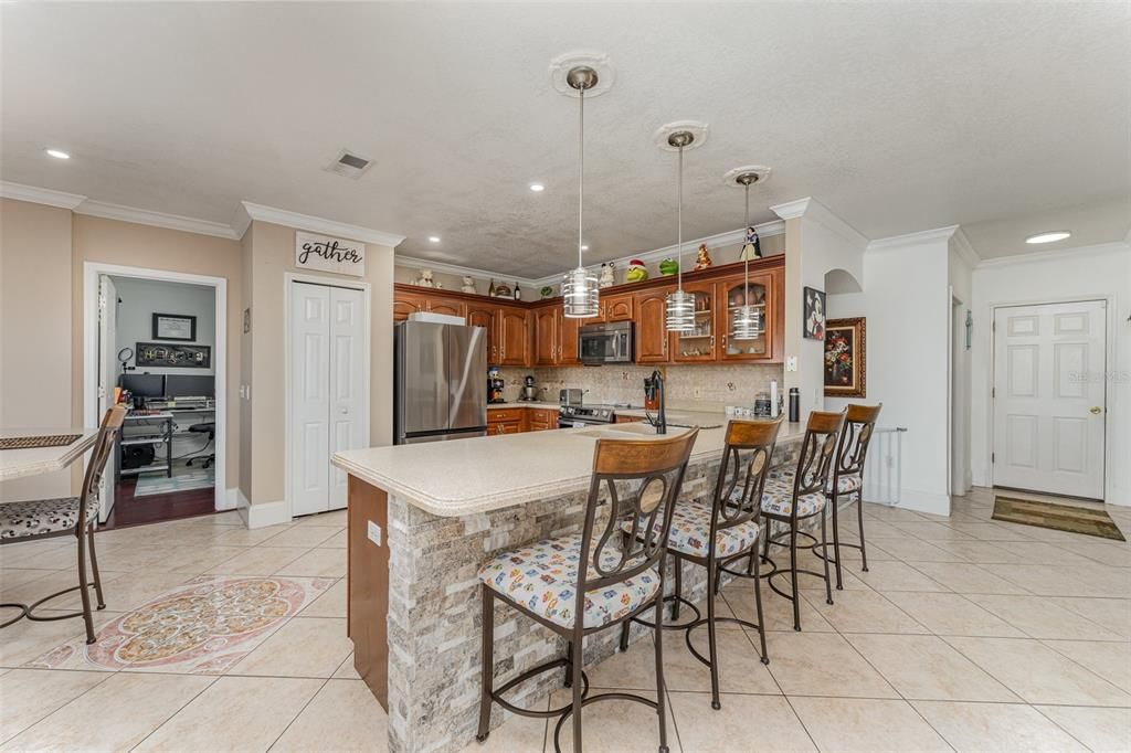 For Sale: $470,000 (5 beds, 2 baths, 2847 Square Feet)